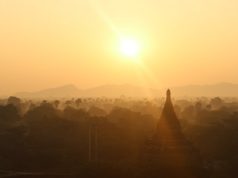 Sol nascendo em Bagan, Mianmar